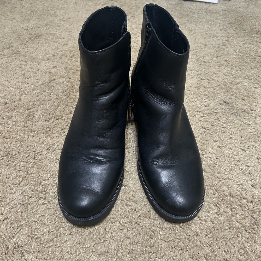 Abeo Black Leather Traverse Ankle Boots